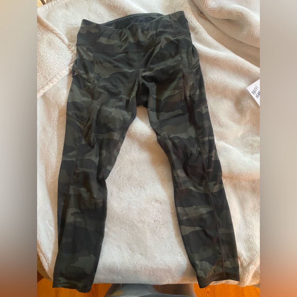 Athleta camo leggings size medium NWOT